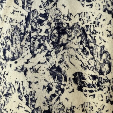 Stoff- Navy Print On White
